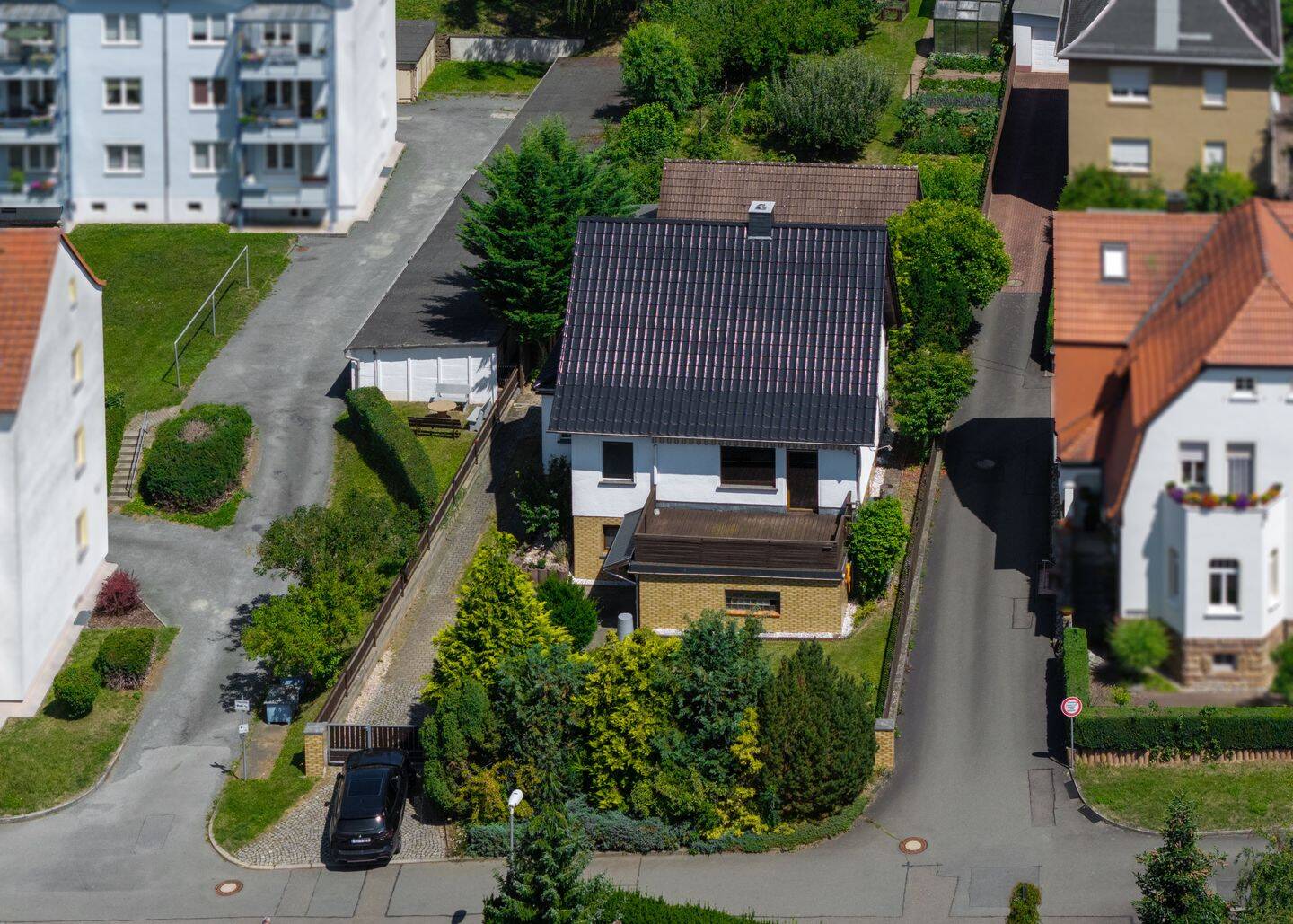 Großzügiges Einfamilienhaus mit Sauna, Sonnenterrasse und drei Garagen in Berga-Wünschendorf., 7570 Wünschendorf/Elster