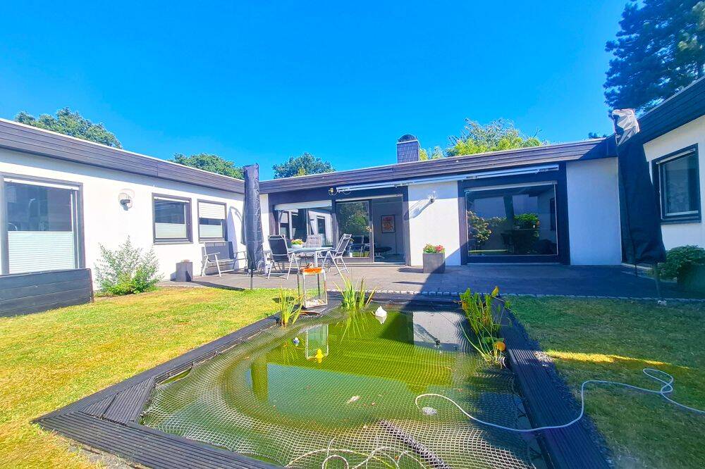 Exklusiver Atrium-Bungalow! Barrierearmes Familienwohnen mit idyllischem Innenhof!, 22399 Hamburg (Wandsbek Hummelsbüttel Lemsahl-Mellingstedt Poppenbüttel)