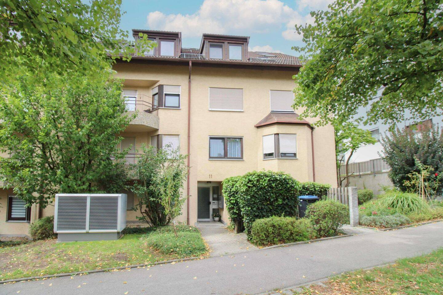Maisonette-Traum mit Wärmepumpe, PV & Energie. B: 3,5 Zimmer mit Dachterrasse & Tiefgarage!, 74321 Bietigheim-Bissingen