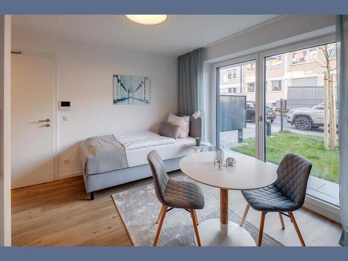 Möbliert: Stilvoll möbliertes Apartment mit Terrasse, 80809 München (Milbertshofen-Am Hart Neuhausen-Nymphenburg Schwabing-West)
