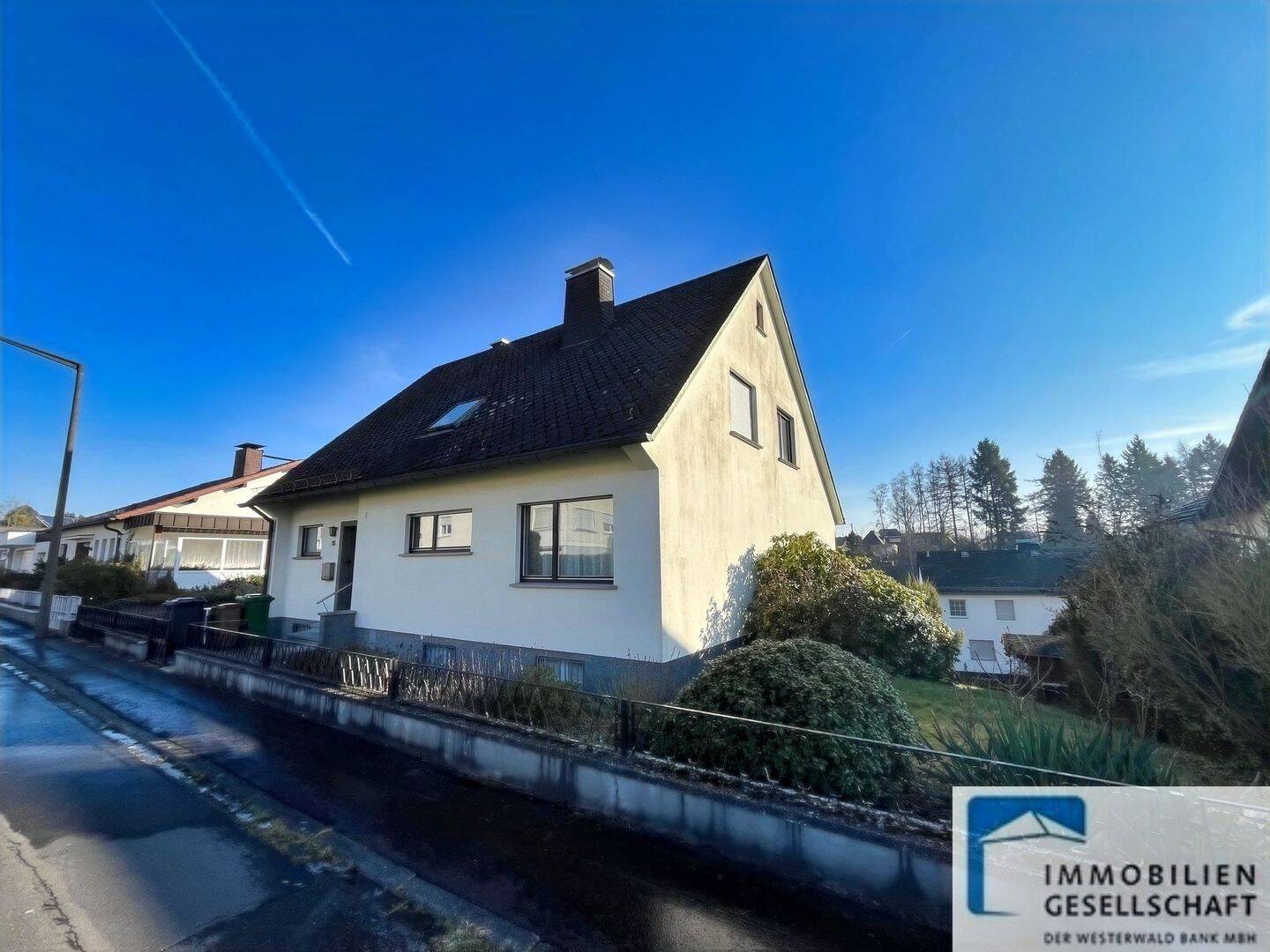 Großzügiges Ein- bis Zweifamilienhaus in ruhiger und gefragter Lage von Ransbach-Baumbach, 56235 Ransbach-Baumbach