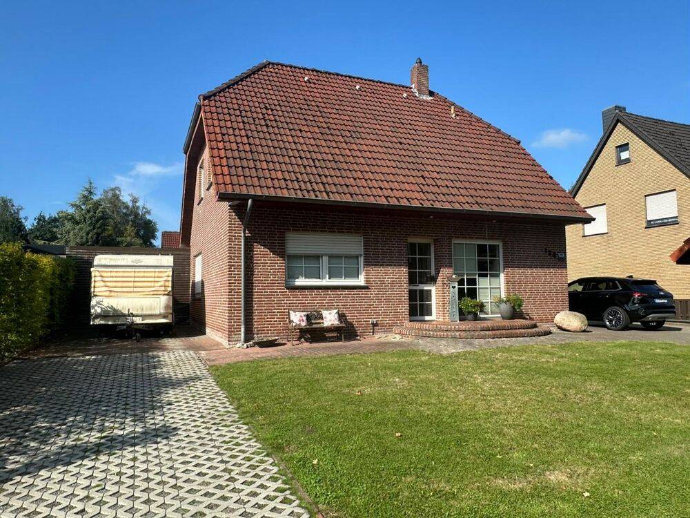 *Viel Platz, viel Potenzial: Zwei Häuser auf großzügigem Grundstück in Papenburg*, 26871 Papenburg