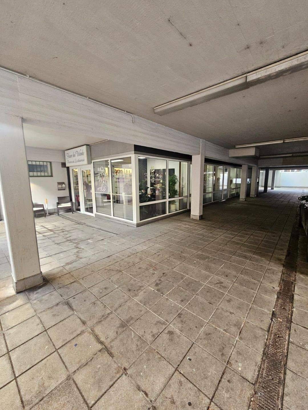 Eine Immobilie für viele Möglichkeiten, inkl. 2 Tiefgaragenstellplätze! Top Lage!, 73033 Göppingen