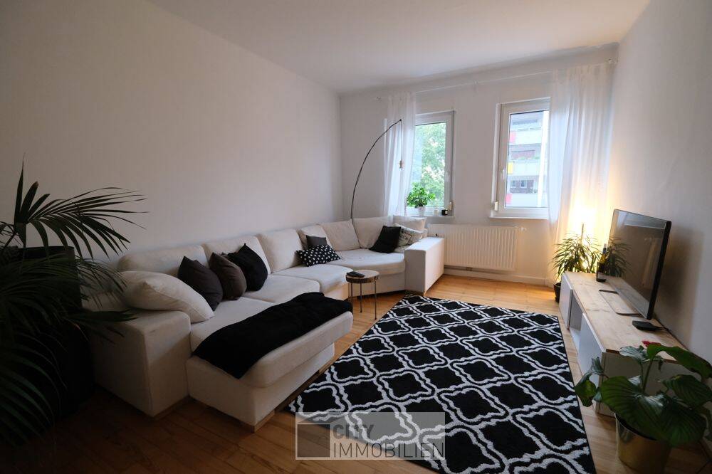 Wohnen im beliebten Maxfeld –  Tolle 2-Zimmer-Wohnung mit EBK, Balkon und Holzdielen, 90409 Nürnberg (Großreuth h. d. Veste Gärten h. d. Veste Maxfeld Schoppershof)