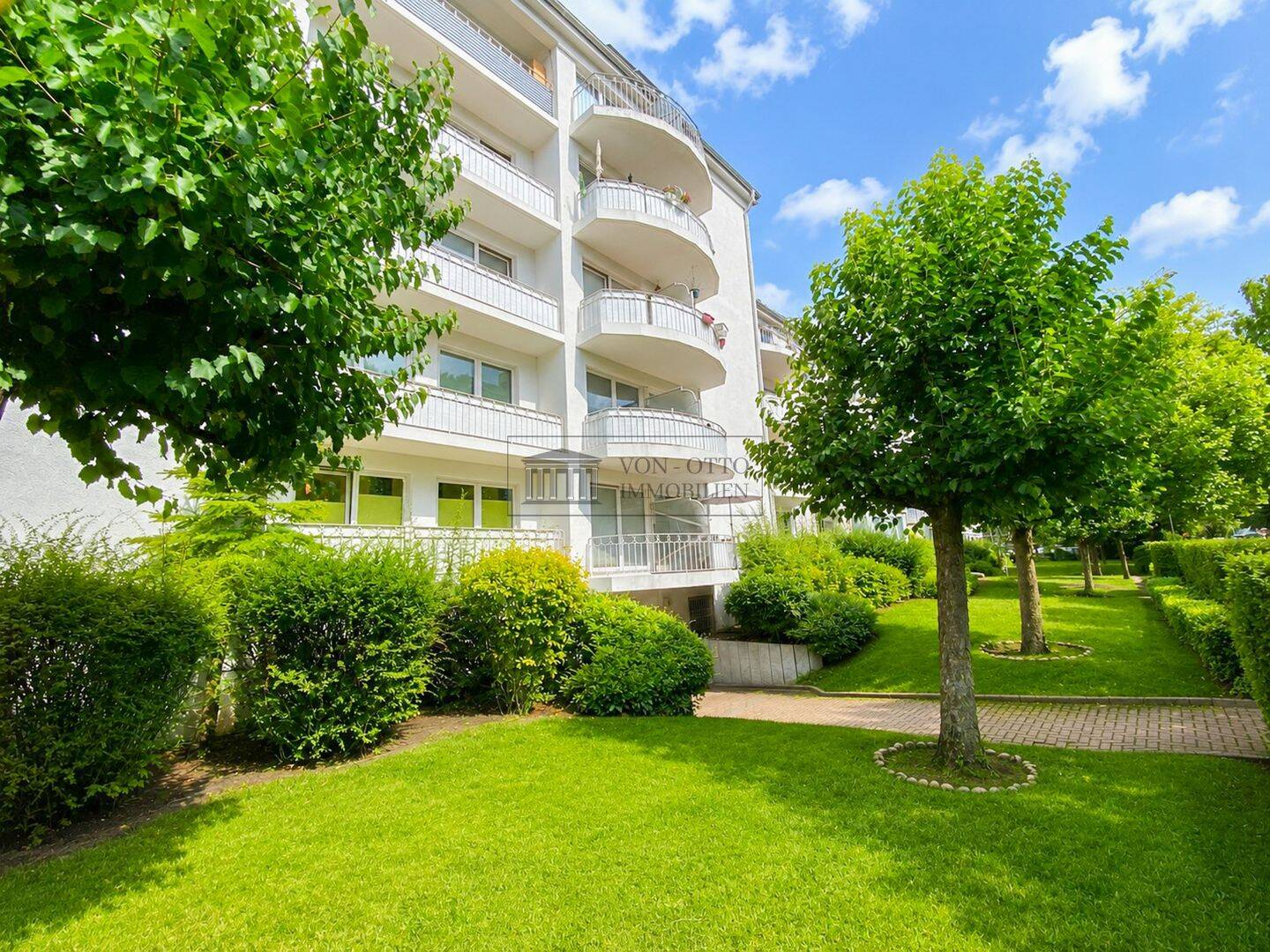 Großzügigkeit trifft Design – besondere 4 Zimmer Dachgeschosswohnung, 22045 Hamburg (Wandsbek Jenfeld Tonndorf)