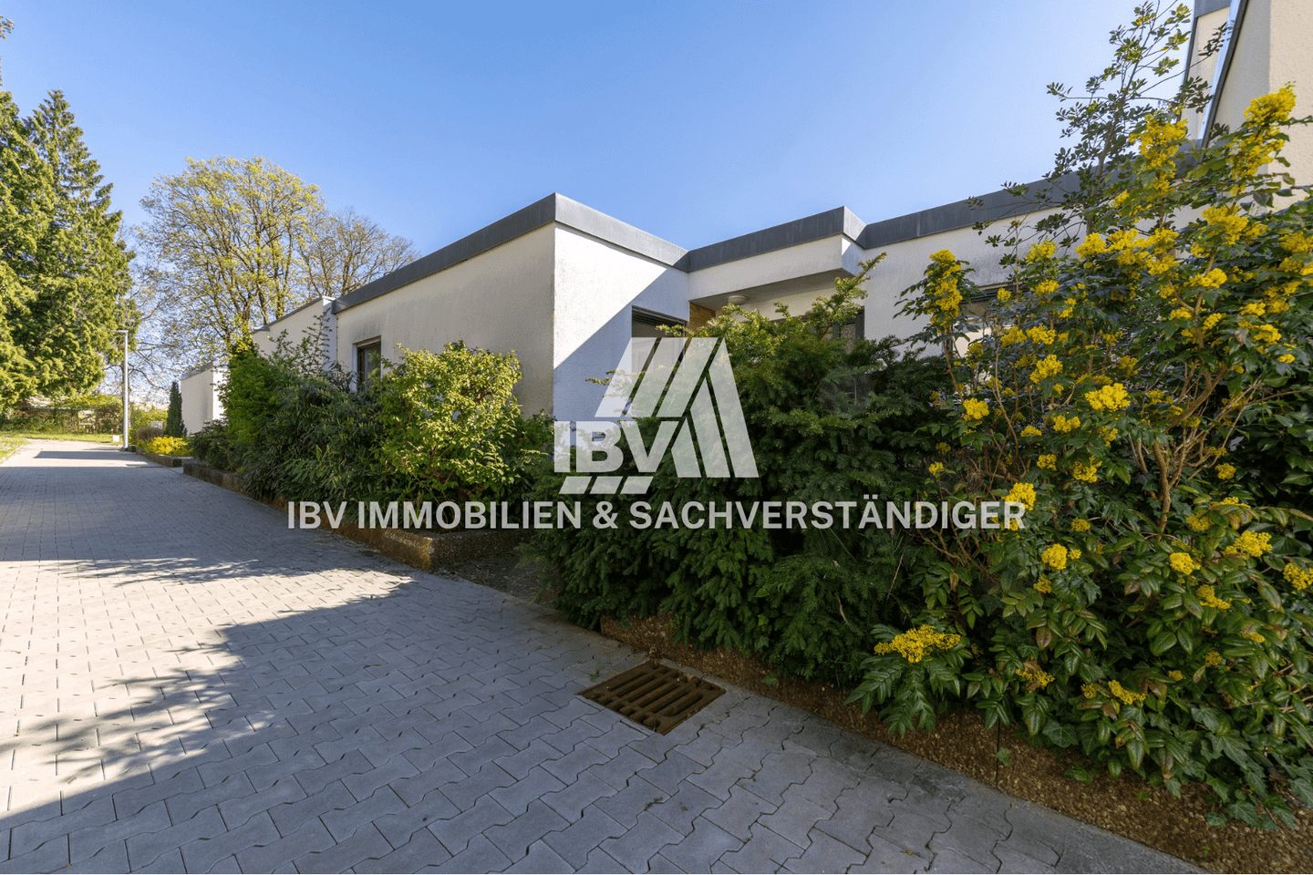 Ebenerdig und stadtnah wohnen – Reihenhausbungalow mit Garage in Zentrumslage, 92224 Amberg
