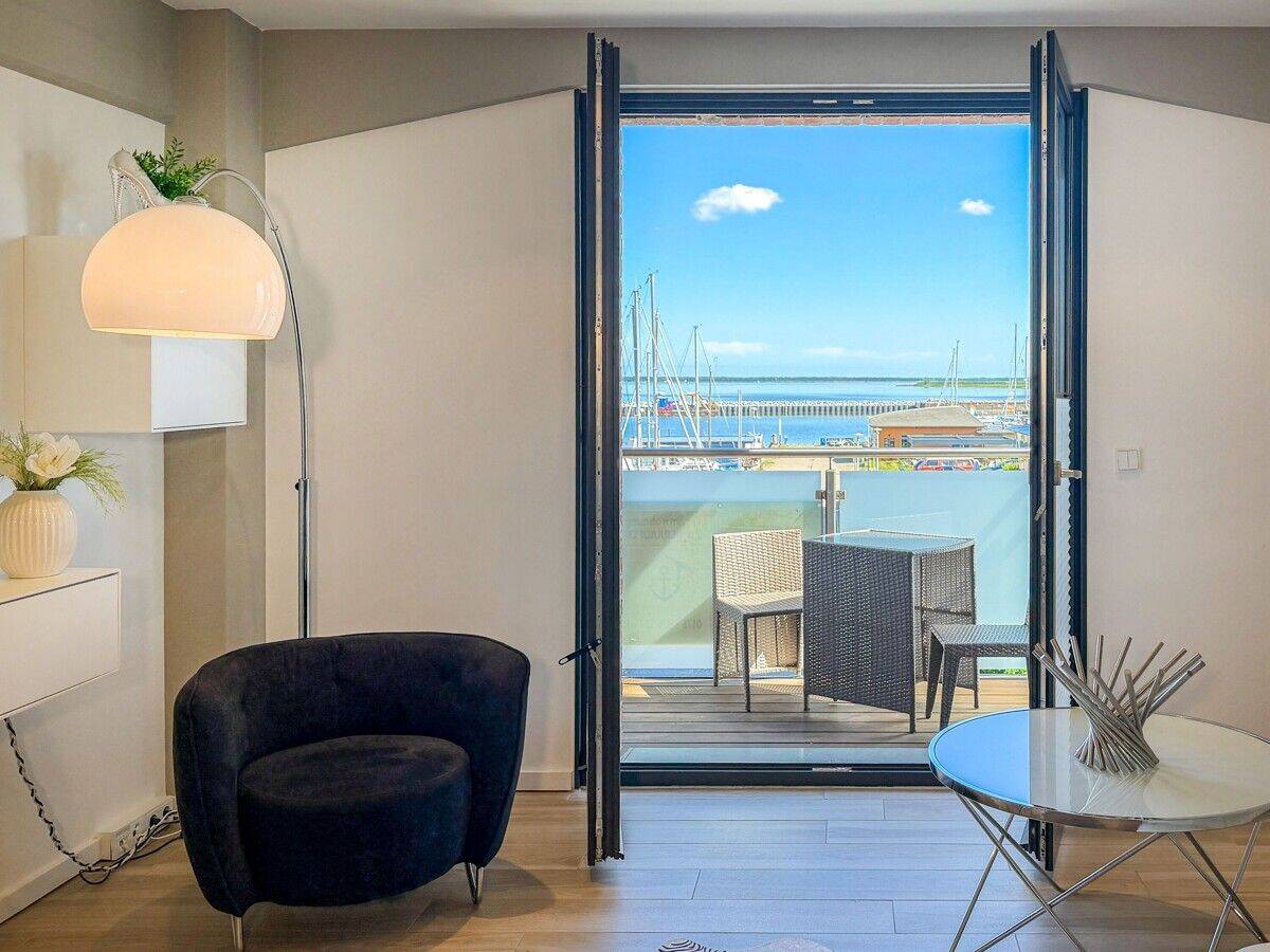 Exklusive Ferienwohnung am Wasser – 2 Zimmer in Barth, Balkon & Aufzug, 18356 Barth