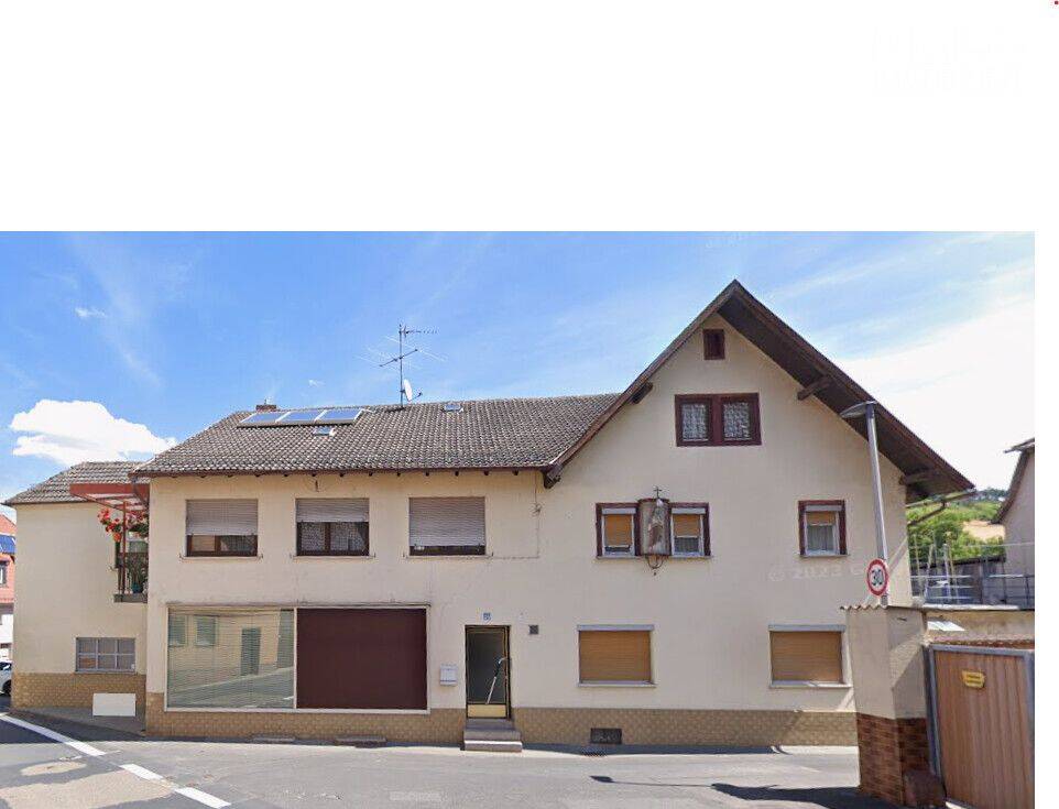 Wohnhaus mit Gewerbeeinheit in zentraler Lage, 97274 Leinach