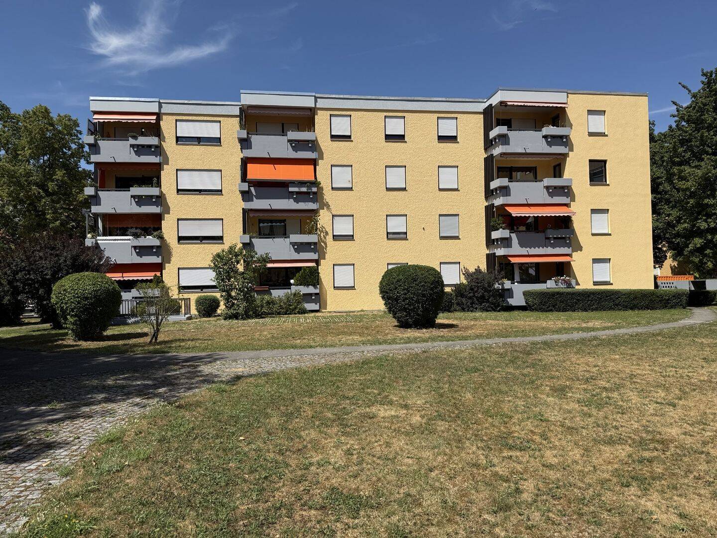 Großzügige 4-Zimmer-Wohnung im Erbbaurecht mit zwei Balkonen und eigenem Tiefgaragenstellplatz, 85221 Dachau
