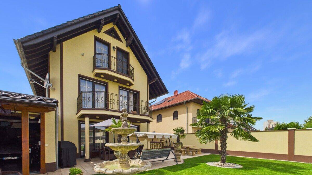 Repräsentatives Familiendomizil mit Einliegerwohnung – Prachtvolle Architektur und hochwertige Ausstattung in direkter Feldrandlage, 51145 Köln (Porz Eil Elsdorf Urbach)
