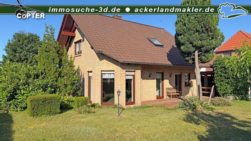 Im schönen Pinnow am See – tolles Haus,  schönes Grundstück, heller Keller für Wohnen und Hobby, 19065 Pinnow