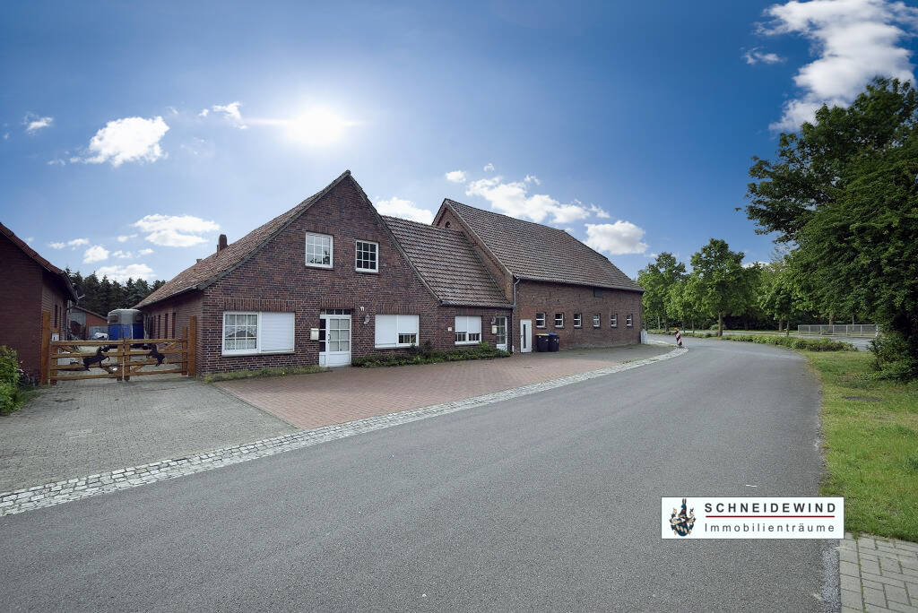 3 Wohnungen je 60 m² + mehrere Hallen/ Carport + Freifläche 1000m² + Parkflächen/ Garagen/ Carports, 27245 Barenburg