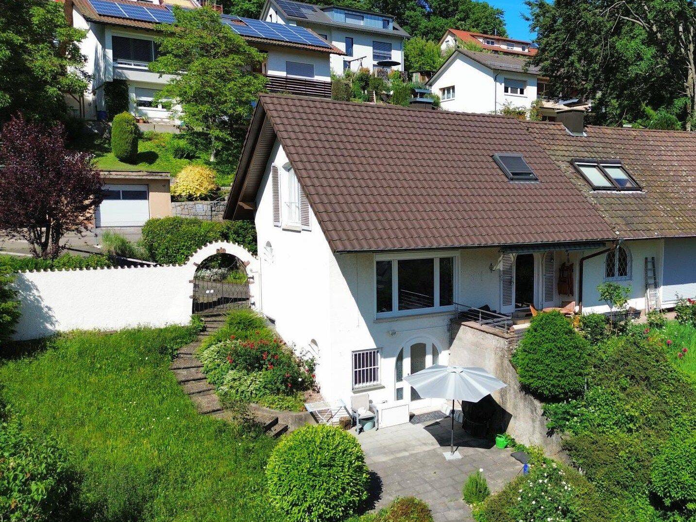 Top modernisierte Wohlfühloase mit herrlicher Aussicht, Einliegerwohnung und Doppelgarage, 77709 Wolfach