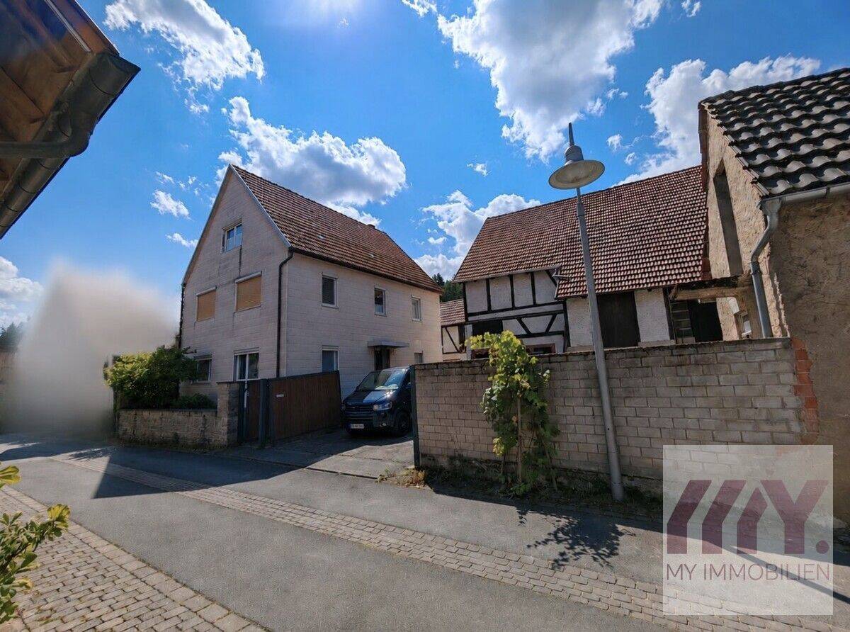Großes Bauernhaus mit 220 m², 2 Scheunen & großem Innenhof – historischer Charme in Königheim, 97953 Königheim