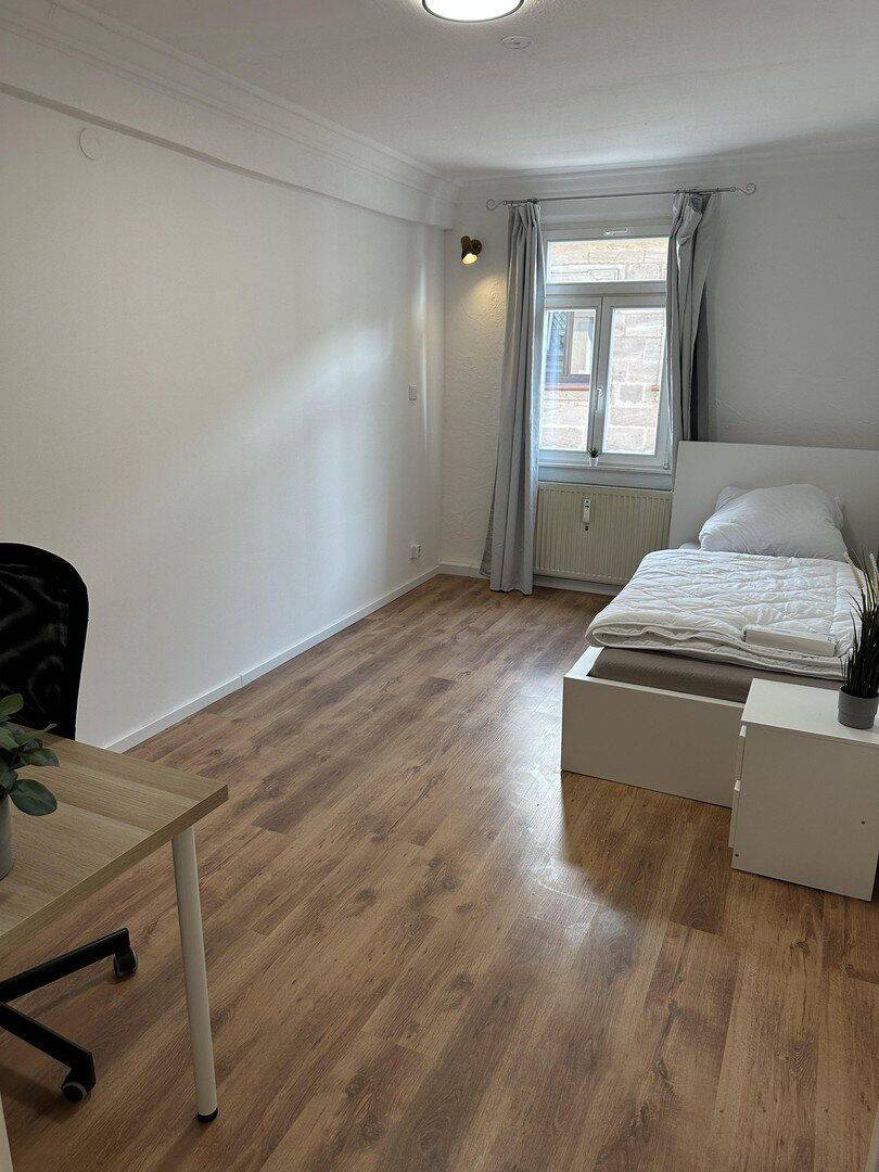 Möbliertes WG-Zimmer in Studenten WG I ab 15.10.2026, 91054 Erlangen (Burgberg Erlangen-Nord Erlangen-Ost Innenstadt Sieglitzhof)