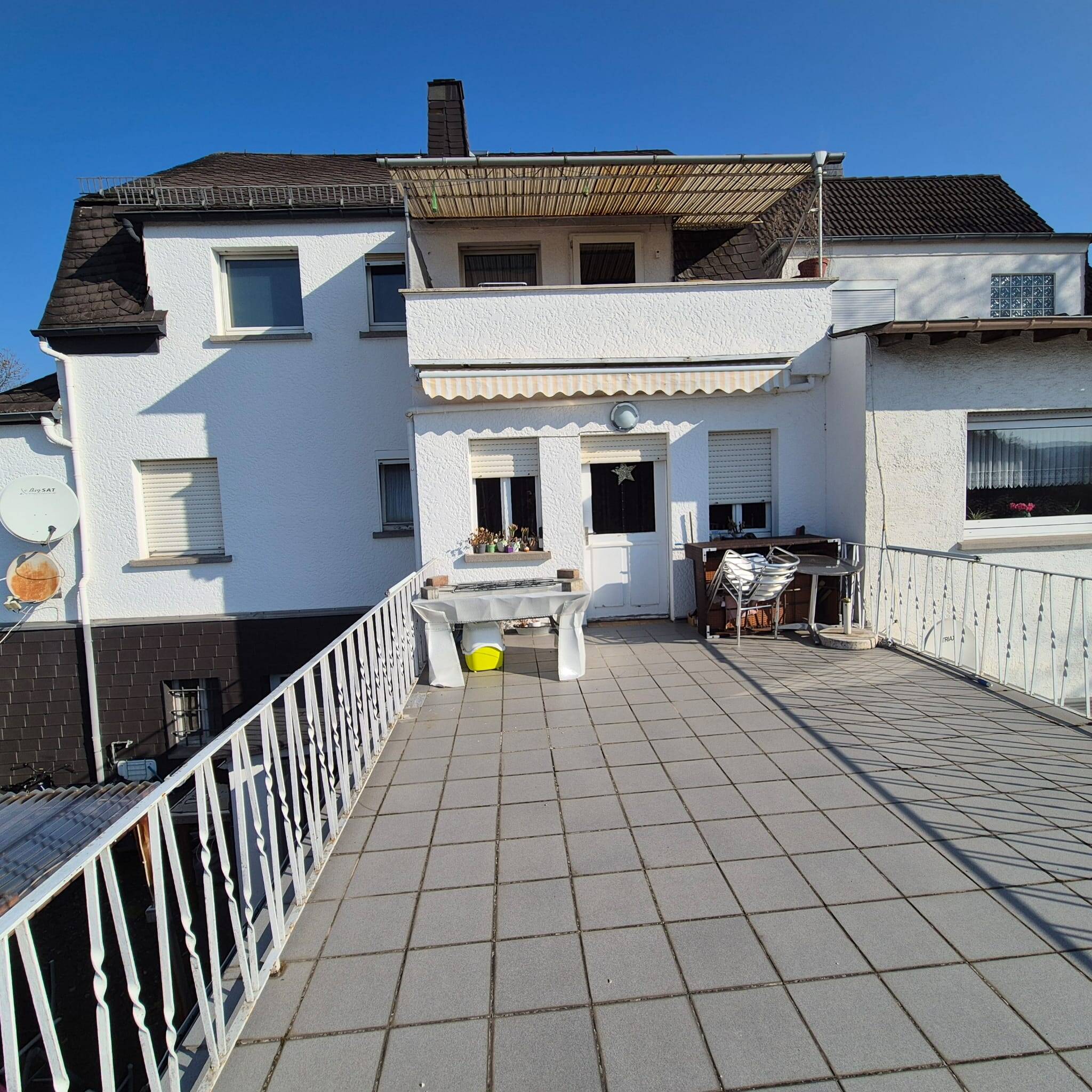 EFH mit ELW, Dachterrasse, unverbaubarem Fernblick, gr.Garage, 65611 Brechen