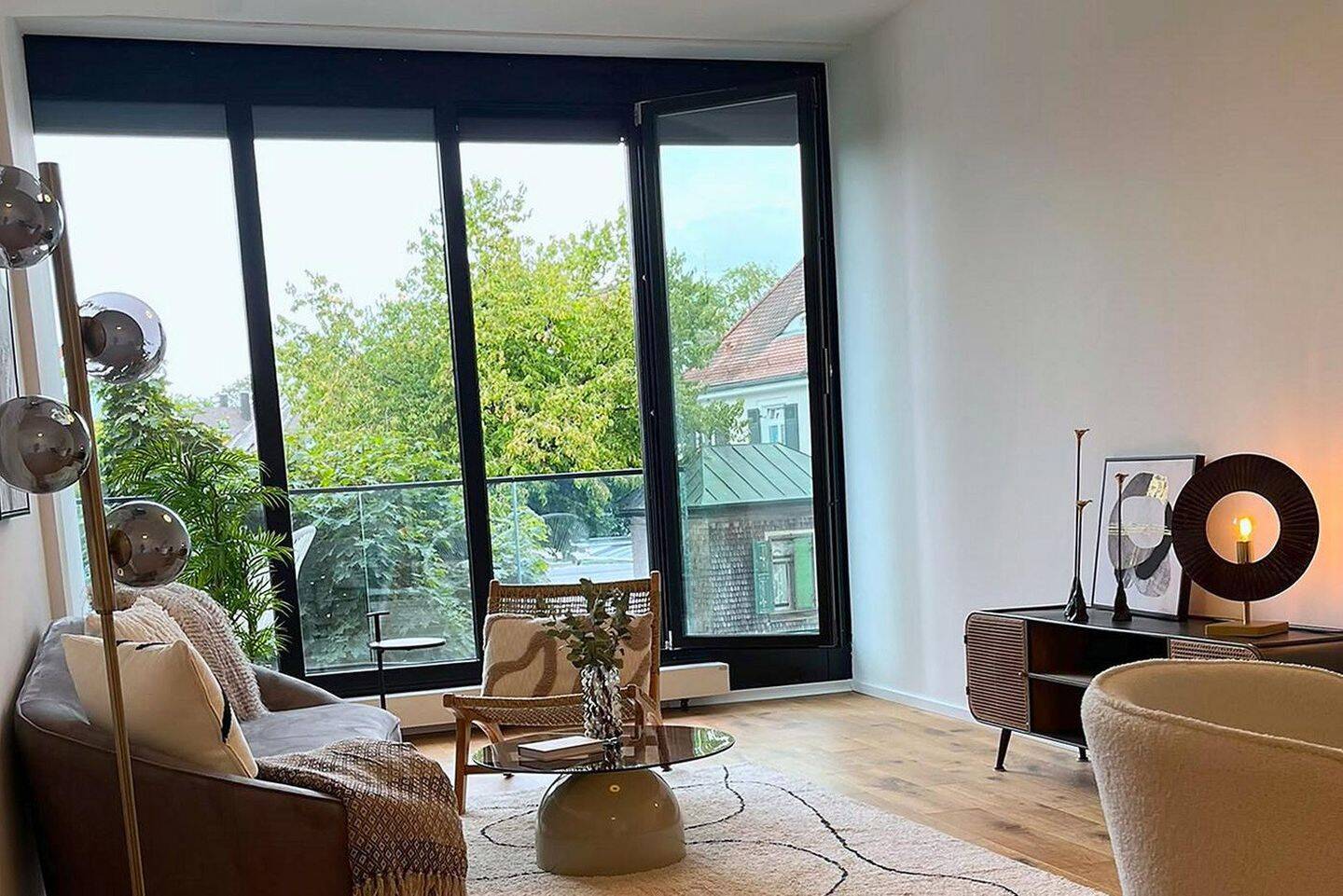 Wohnen mit Anspruch – zentral, großzügig & mit Balkon vor allen Zimmern, 87700 Memmingen