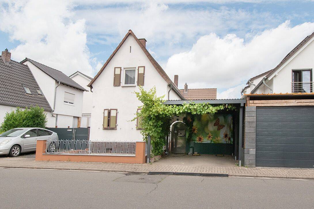 Haus in zweiter Baureihe mit kleinem Garten, Carport & Garage, 67105 Schifferstadt