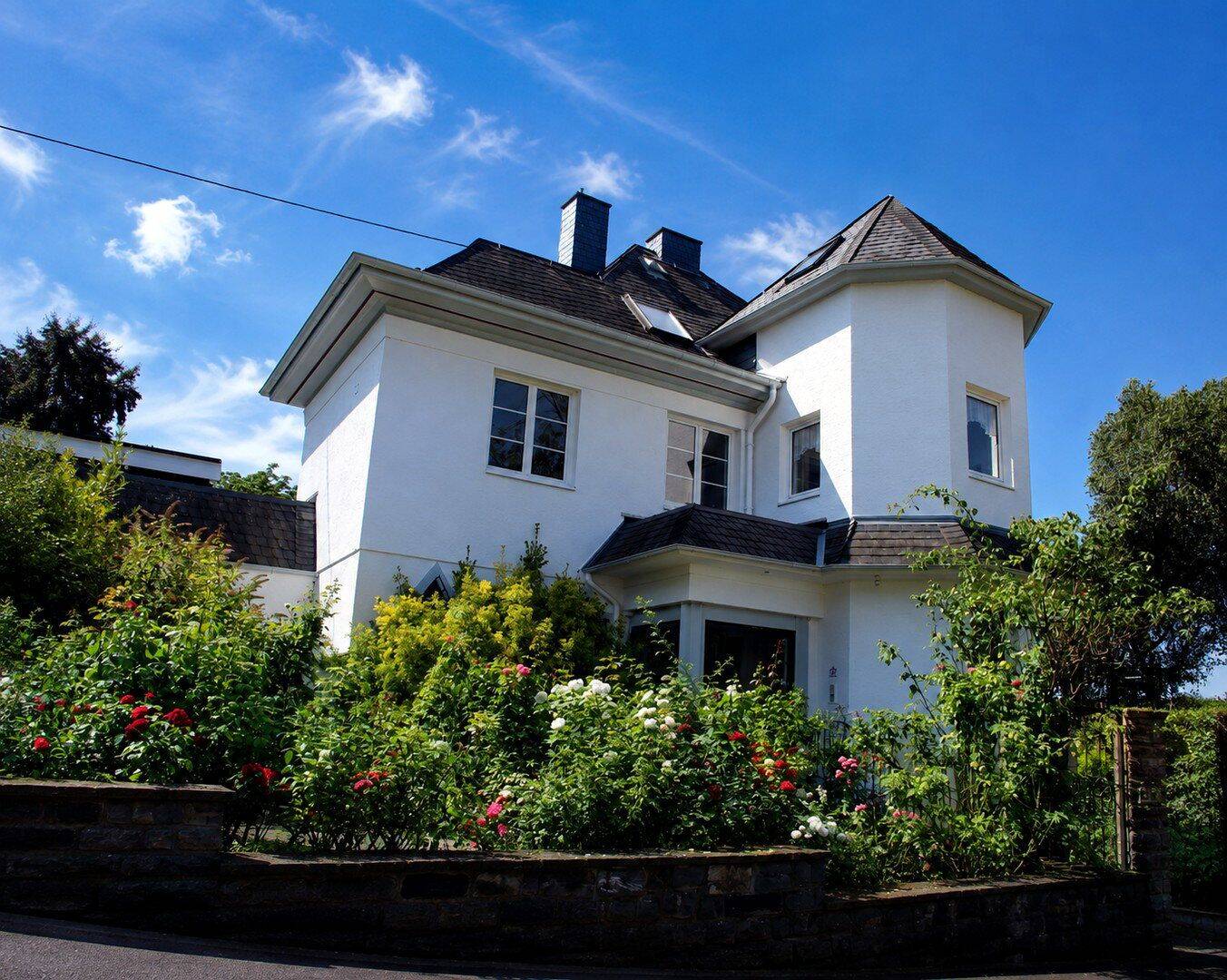 Charmante Villa auf großzügigem, teilbarem Grundstück, alter Baumbestand und unverbaubarer Höhenlage, 56077 Koblenz