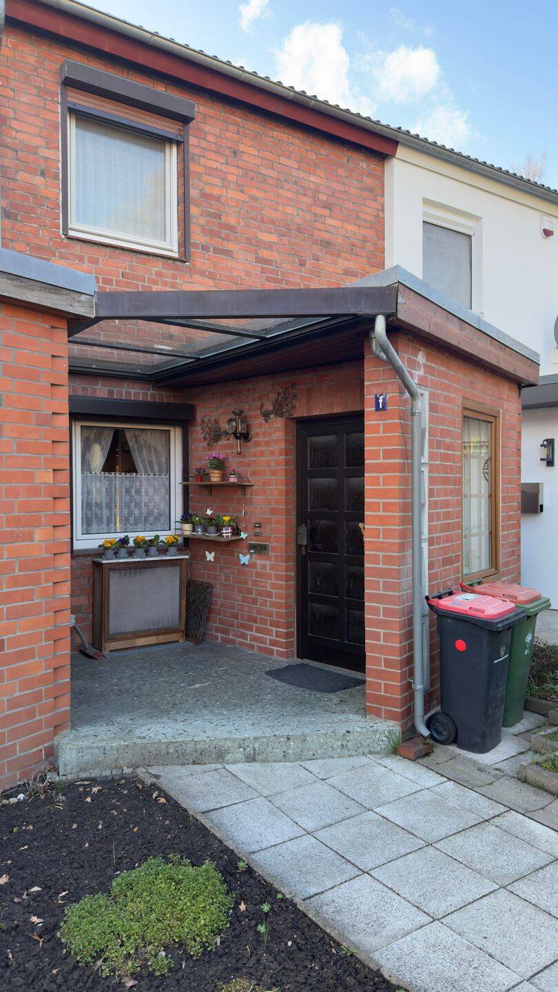 Charmantes Reihenmittelhaus mit viel Potenzial in Hamburg-Bramfeld, 22179 Hamburg (Wandsbek Bramfeld)