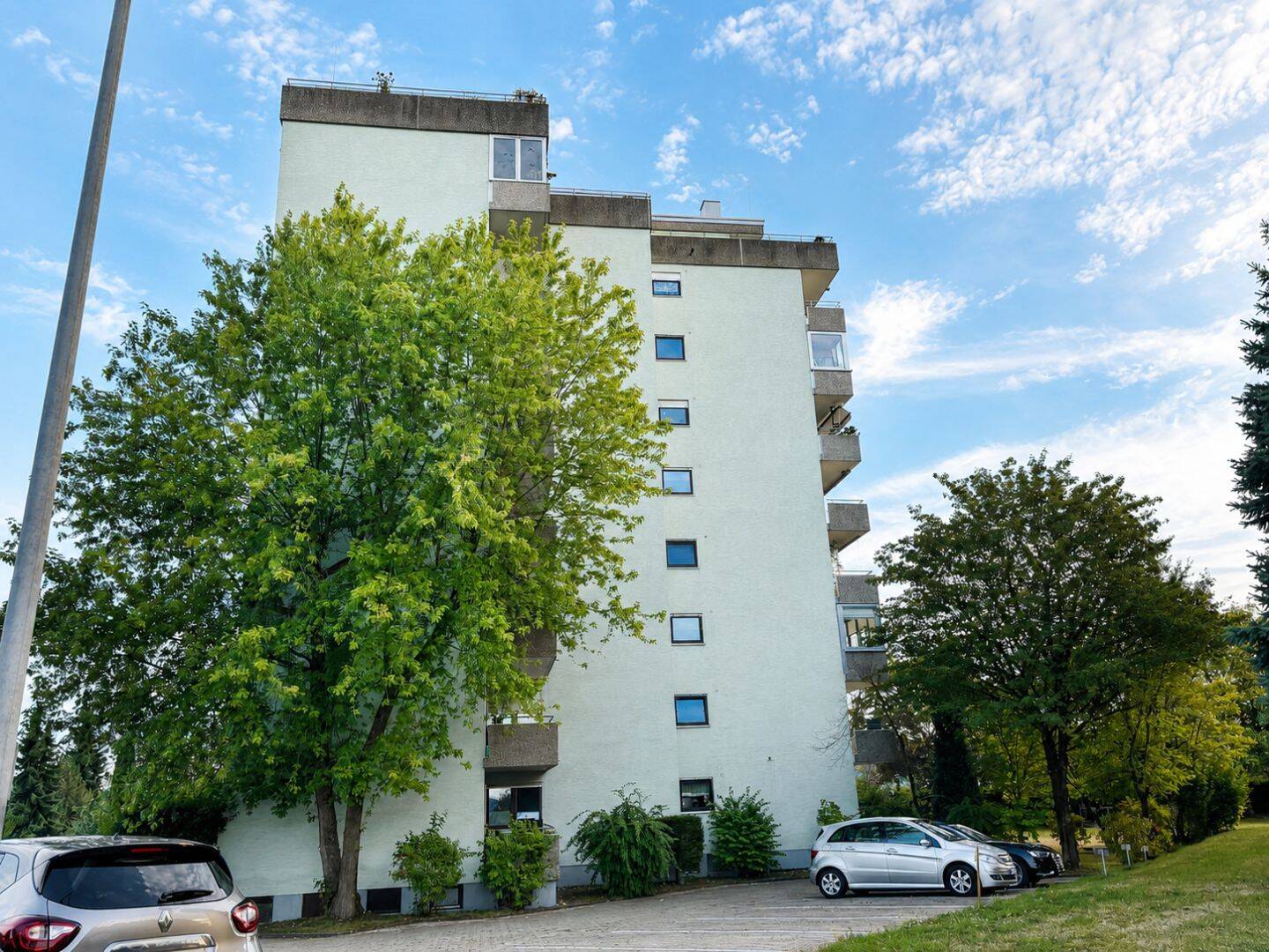 Hochwertig modernisierte 3,5-Zimmer-Wohnung mit großem Westbalkon und TG-Stellplatz in Aalen, 73431 Aalen