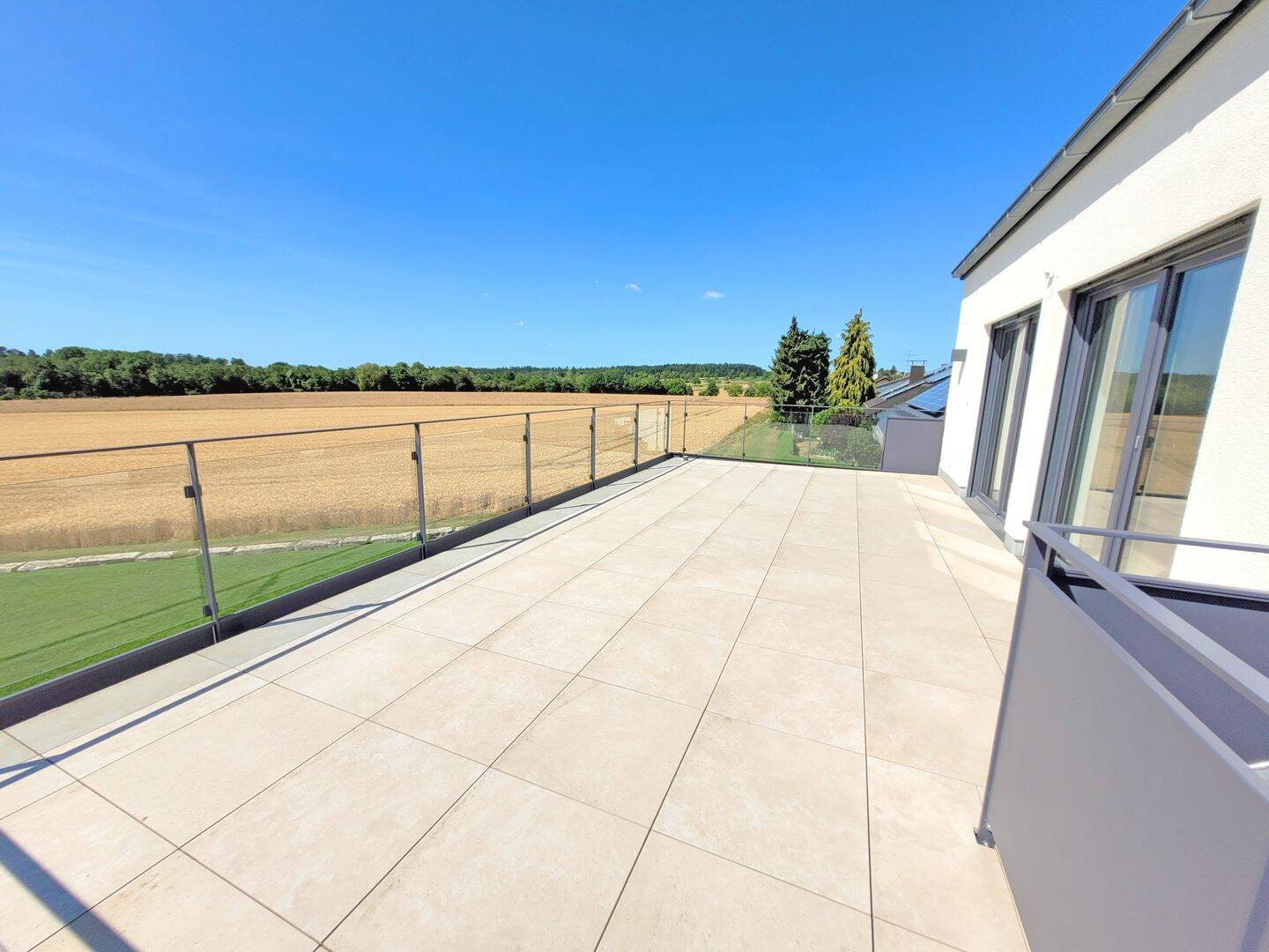Modern 4-Room Apartment with Large Balcony & EV Charger – 30 Min to Panzer Kaserne, 71131 Jettingen