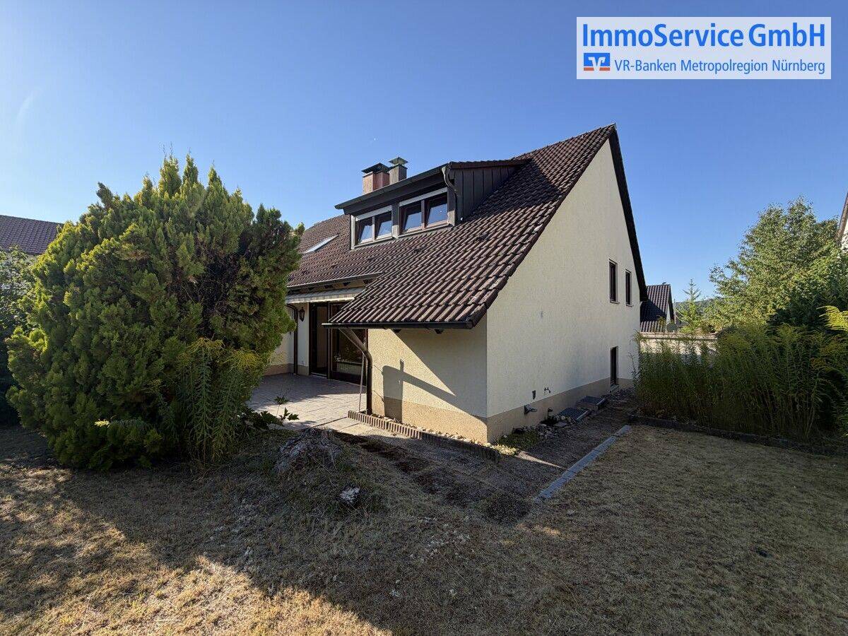 AB SOFORT VERFÜGBAR! – DHH mit 4-Zimmer auf ca. 111 m² Wohnfläche mit Garten, Terrasse und Garage, 91217 Hersbruck