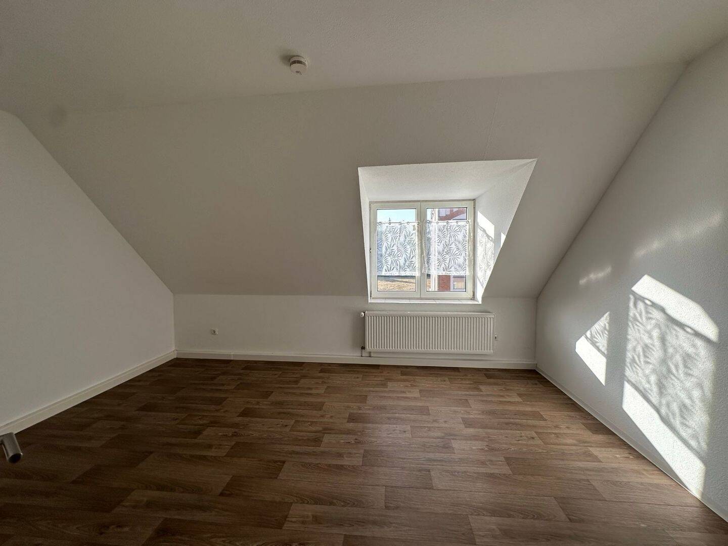 Charmante Maisonette-Wohnung im Dachgeschoss mit Einbauküche, 6712 Zeitz