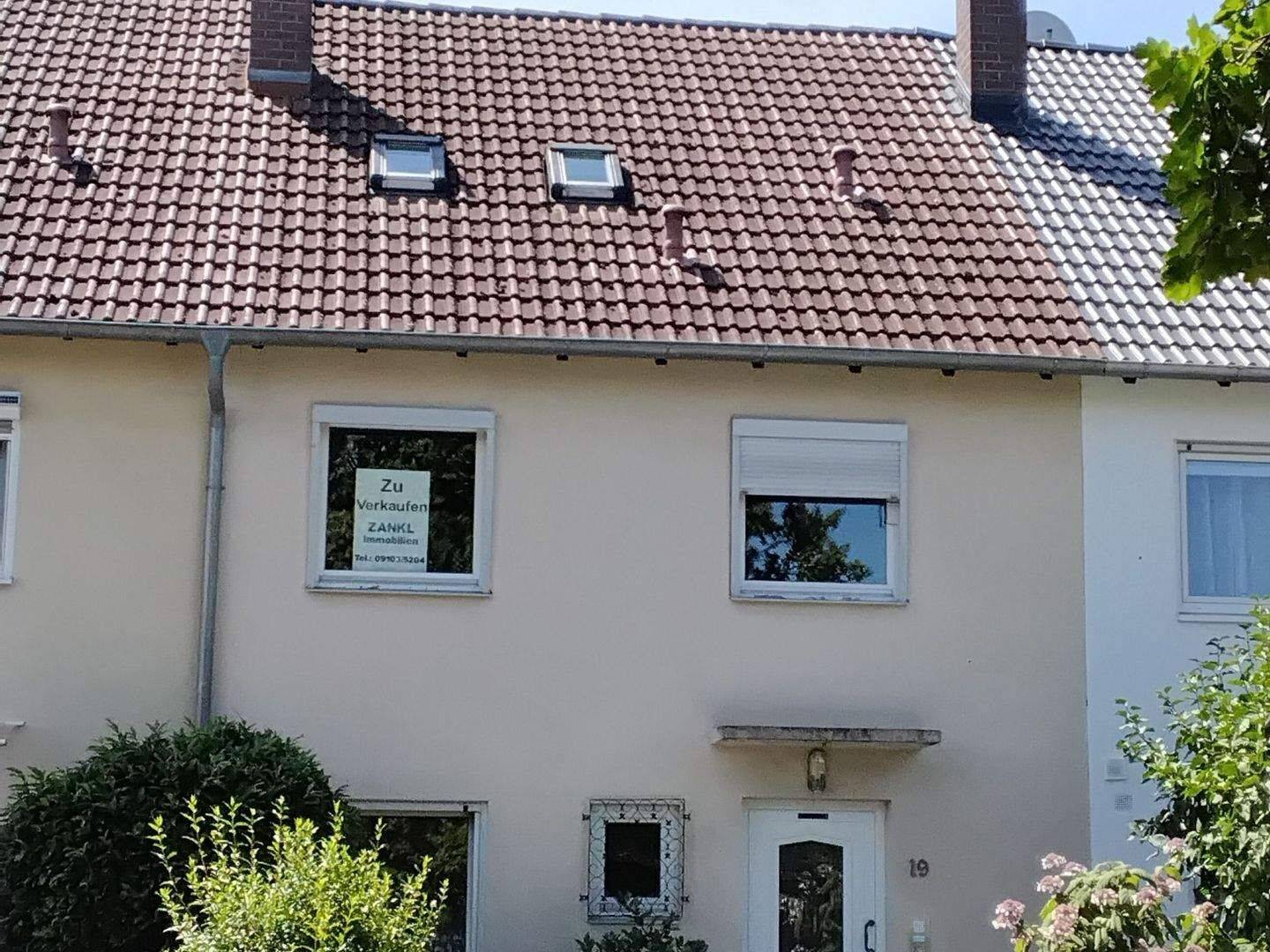 Günstiges Reihenmittelhaus für den geschickten Handwerker …., 91126 Schwabach