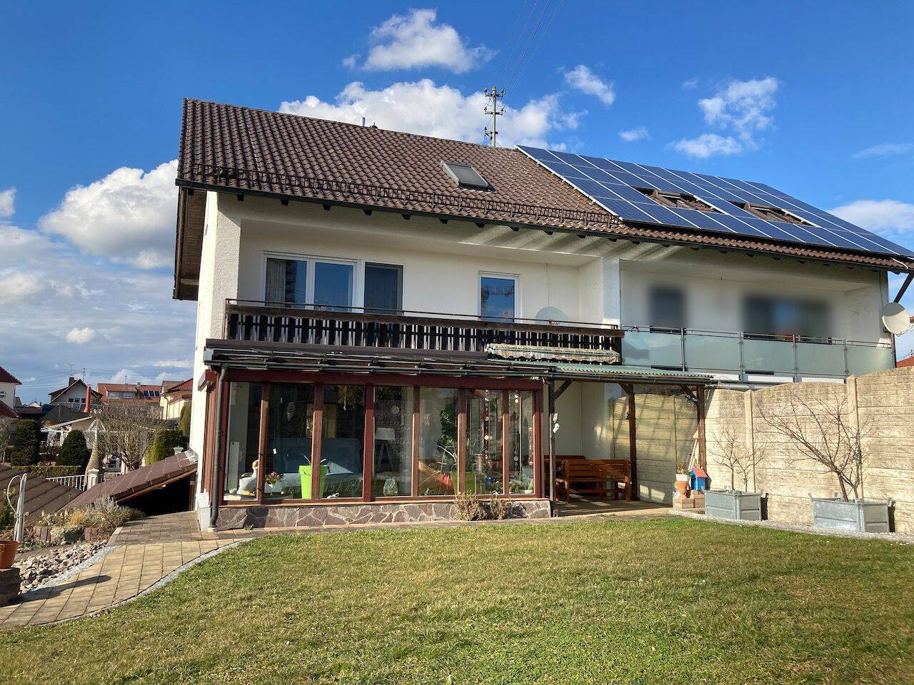 Sonnige Doppelhaushälfte mit Wintergarten und großer Garage, 87727 Babenhausen