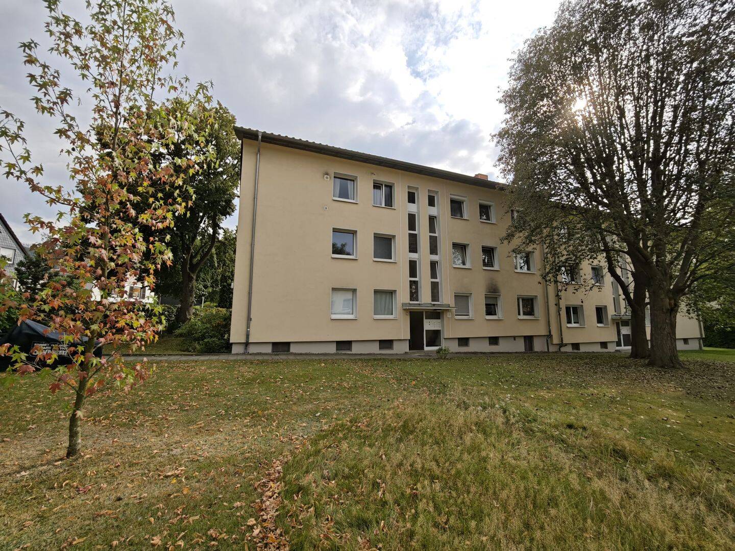 Erstbezug nach Komplettsanierung – helle 3-Zimmer-Wohnung mit neuer Einbauküche, Balkon & Stellplätzen, 38667 Bad Harzburg