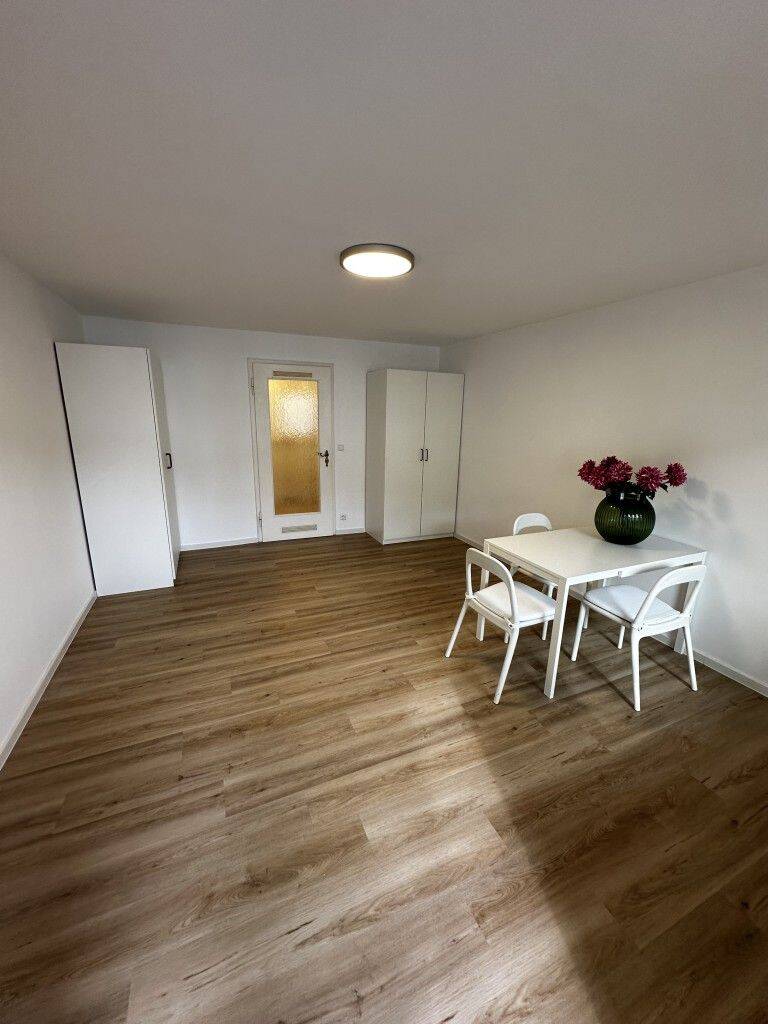 Esslingen-Krummenacker: Gepflegte 1-Zimmer Wohnung mit Balkon, 73733 Esslingen am Neckar