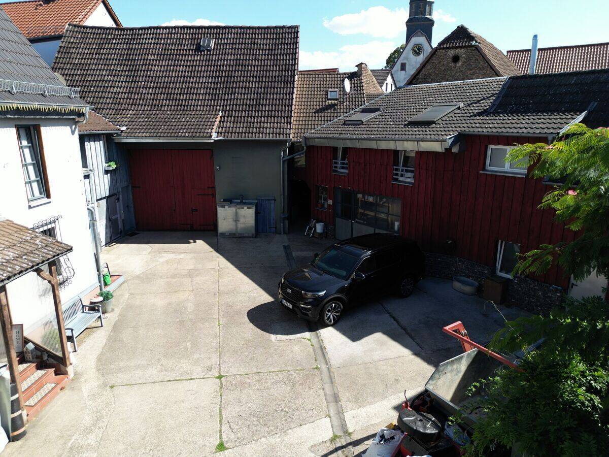 Denkmalgeschützte Hofreite mit Charme, großzügigem Wohnen und attraktiven Mieteinnahmen, 60437 Frankfurt am Main