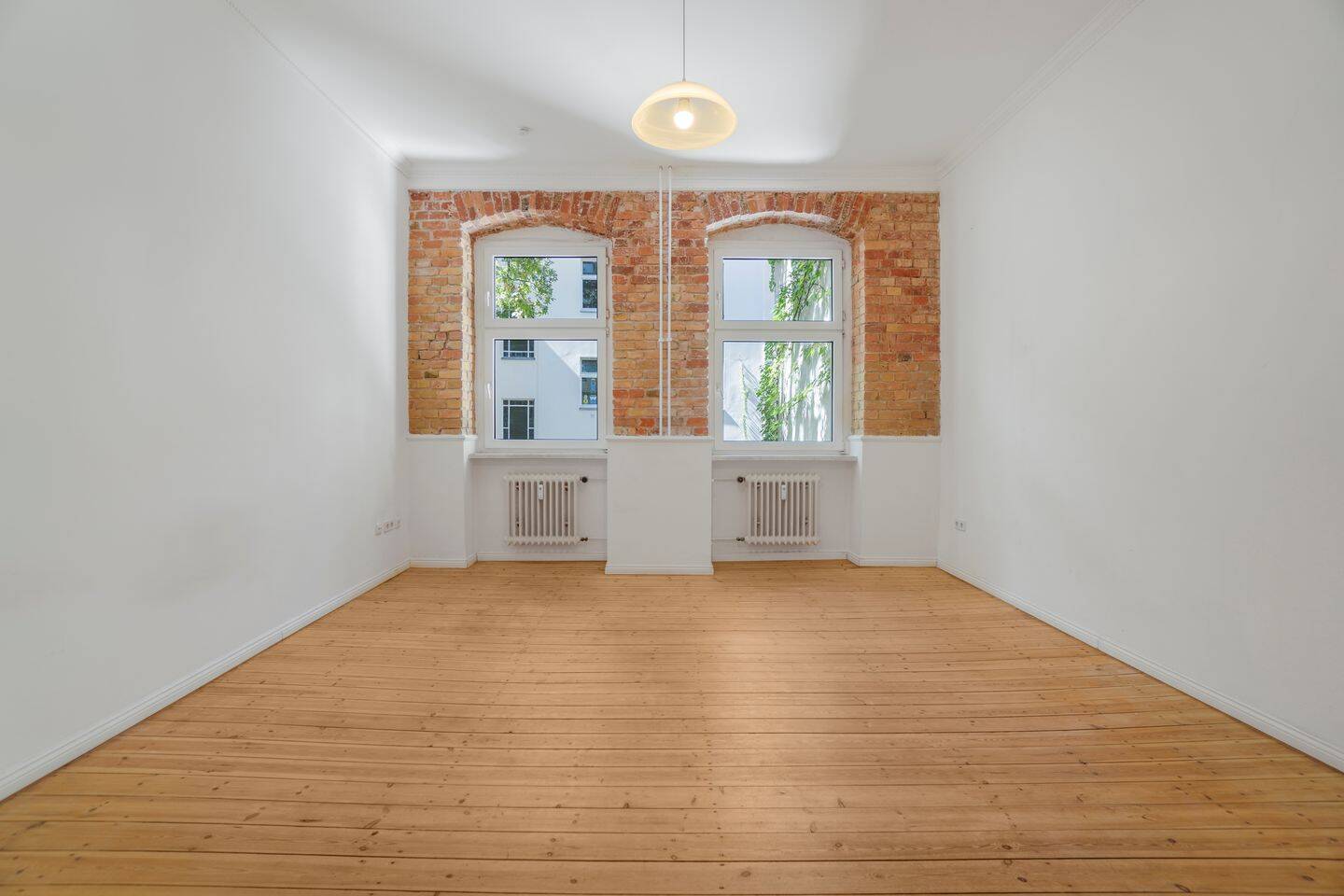 Altbaucharme mit Holzdielen und besonderem Wohnambiente, 12047 Berlin (Neukölln Kolonie Freie Stunde)