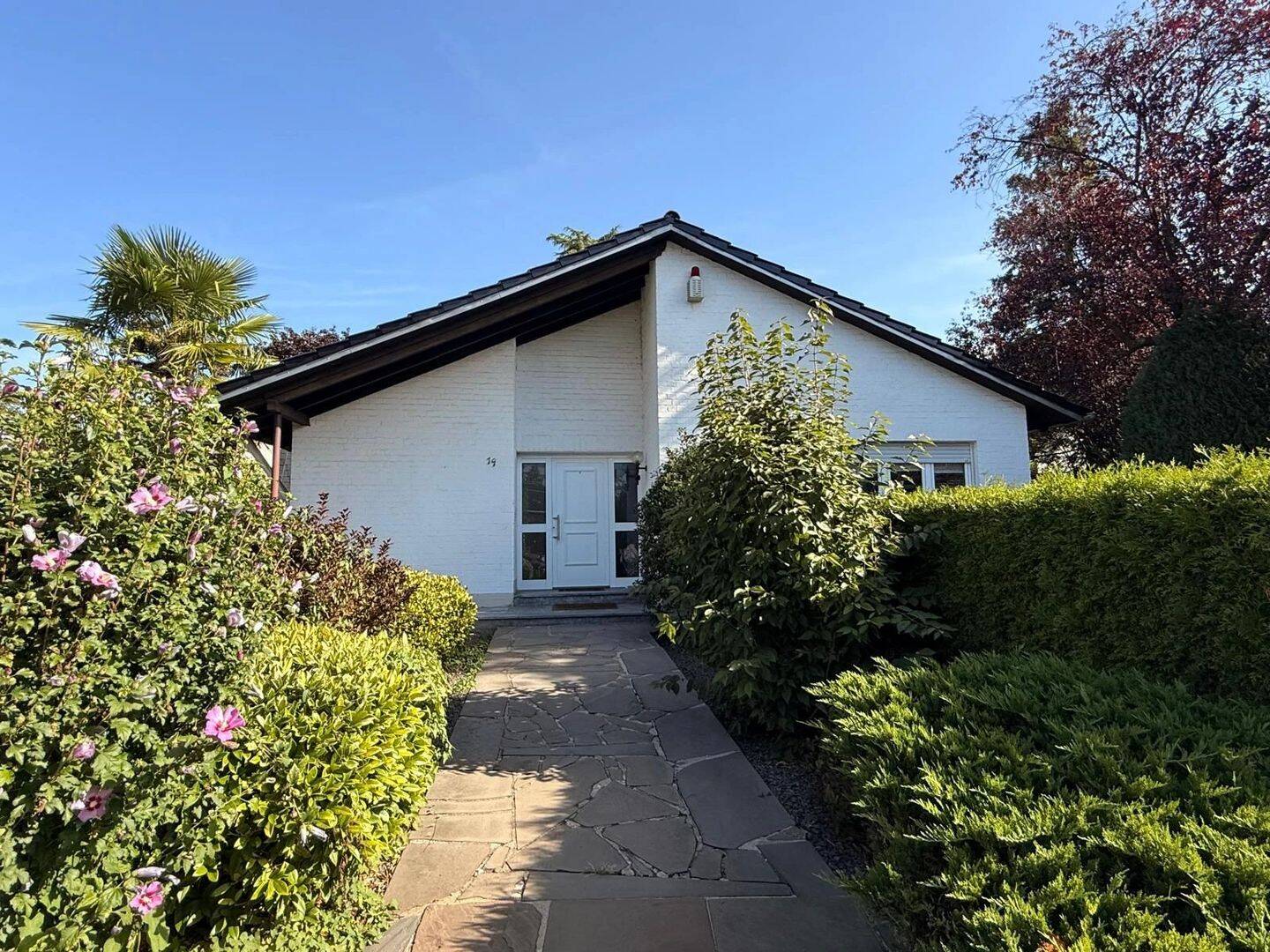 Freistehendes Einfamilienhaus mit Garten, 50354 Hürth