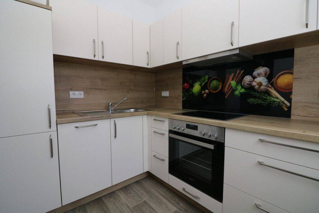 Vorsicht heiße Töpfe…3-RW mit Einbauküche & Wanne!!!, 9599 Freiberg