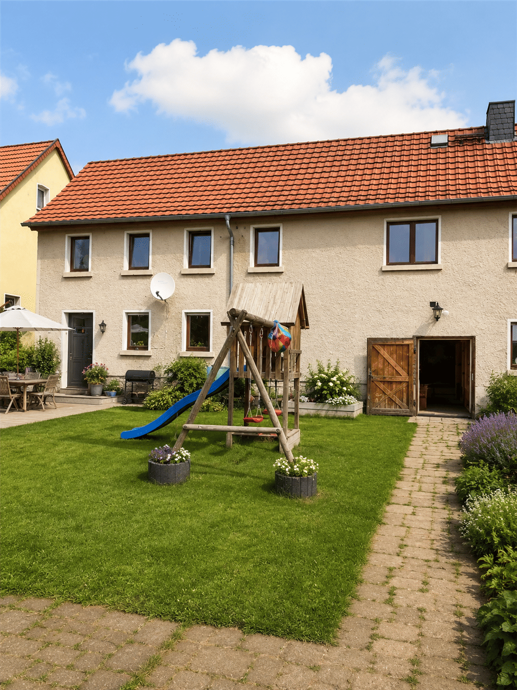 Großzügiges 1-2 Familienhaus mit weitläufigem Grundstück in Holdenstedt, 6542 Allstedt