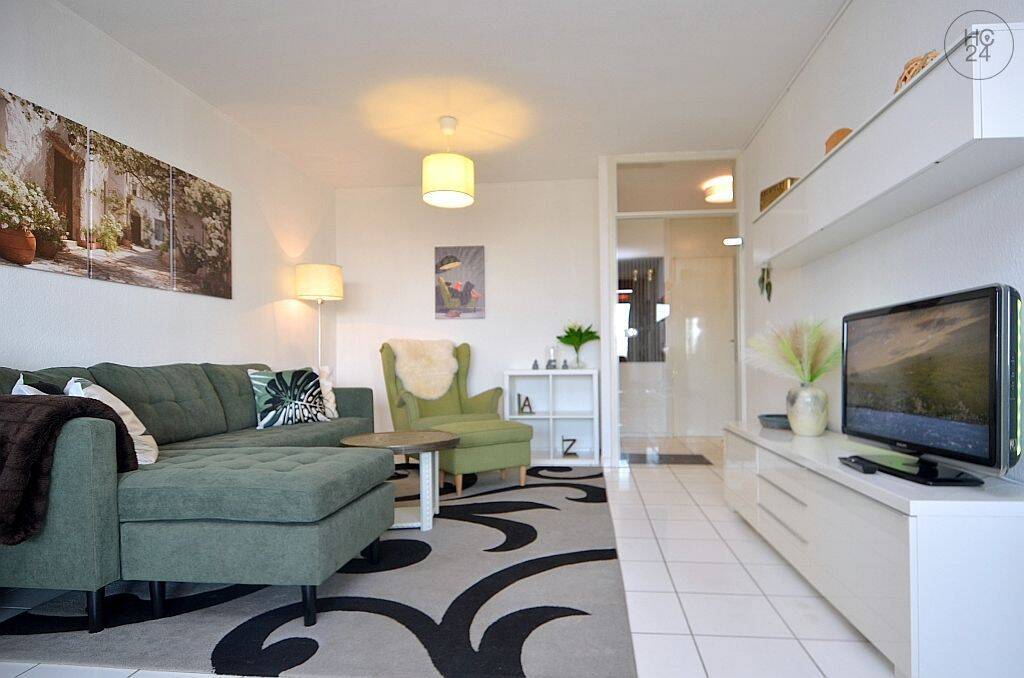 Erstbezug einer schön möblierten Wohnung mit WLAN, Balkon und Stellplatz in Tennenlohe, 91058 Erlangen (Bruck Eltersdorf Erlangen-Süd Sebaldussiedlung Tennenlohe)