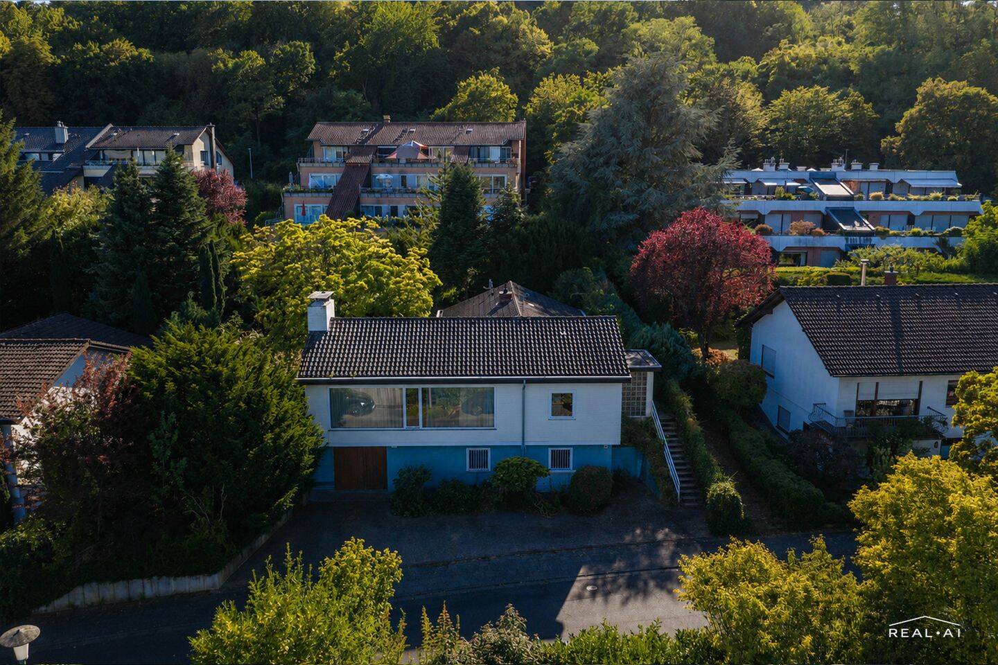 Bungalow mit Panoramablick auf das Siebengebirge und viel Entwicklungspotenzial, 53177 Bonn
