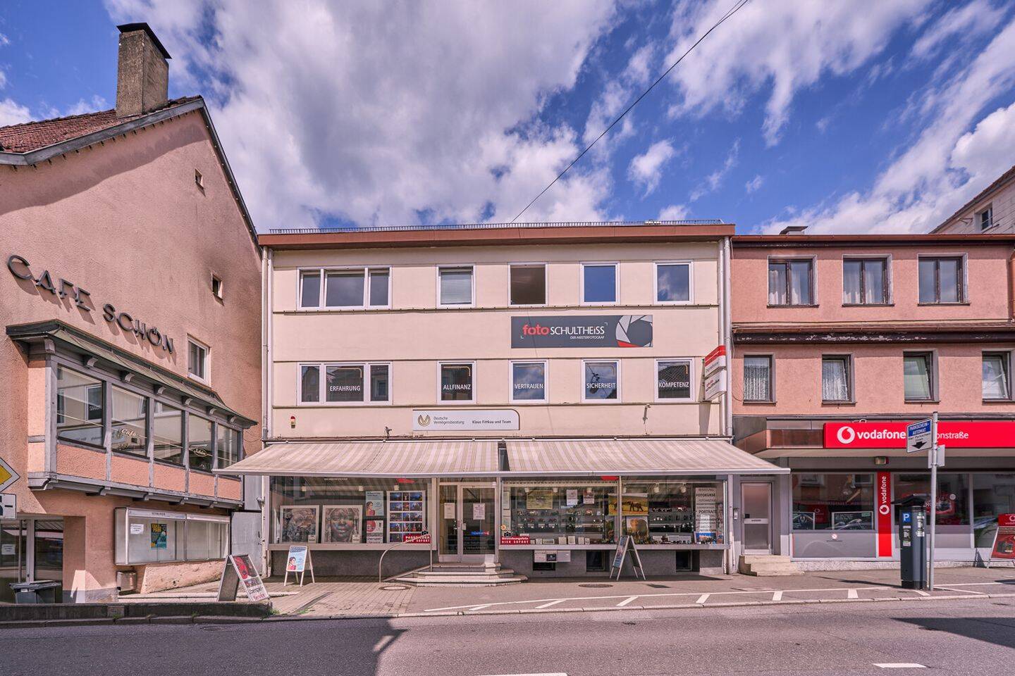 Geschäftshaus in zentraler Lage mit zwei Gewerbe- und einer Wohneinheit, 72488 Sigmaringen