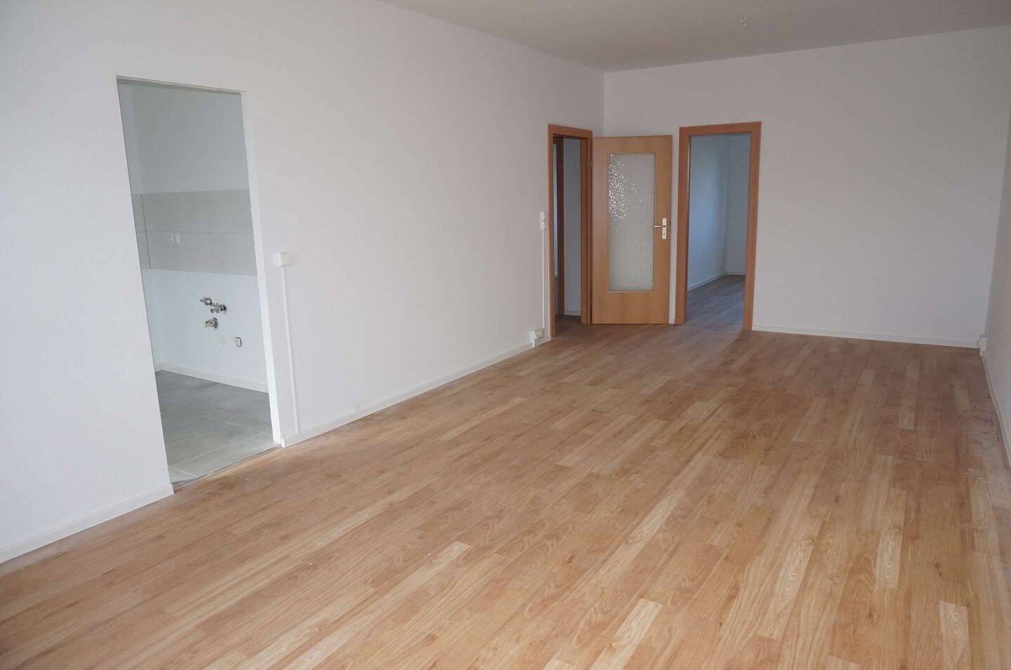EBK mögl. !  3. OG  – Südbalkon – gut geschnittene Räume – u.v.m., 9119 Chemnitz (Helbersdorf Kapellenberg Kappel Zentrum)