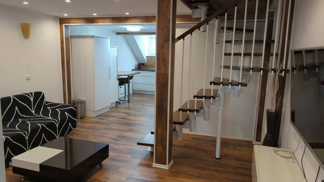 Möblierte Maisonette-Wohnung in Mülheim — mit EBK, Balkon und Kellerabteil, 51063 Köln (Mülheim Buchheim Stammheim)
