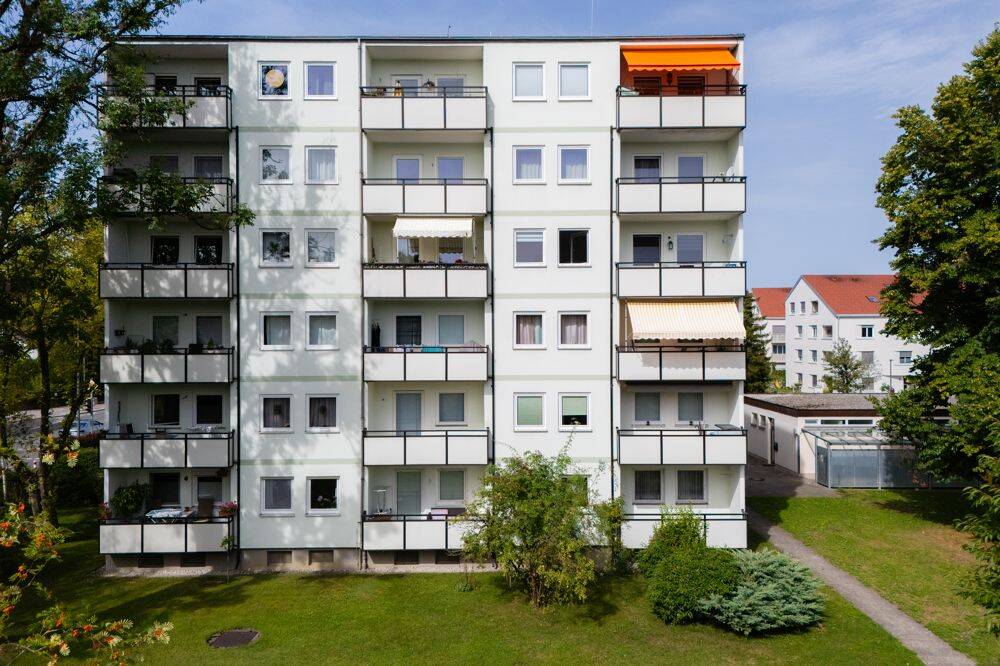 Wohnen in Grünwald – gut geschnittene 3-Zimmer-Wohnung mit Balkon, Garage und Hobbyraum, 82031 Grünwald