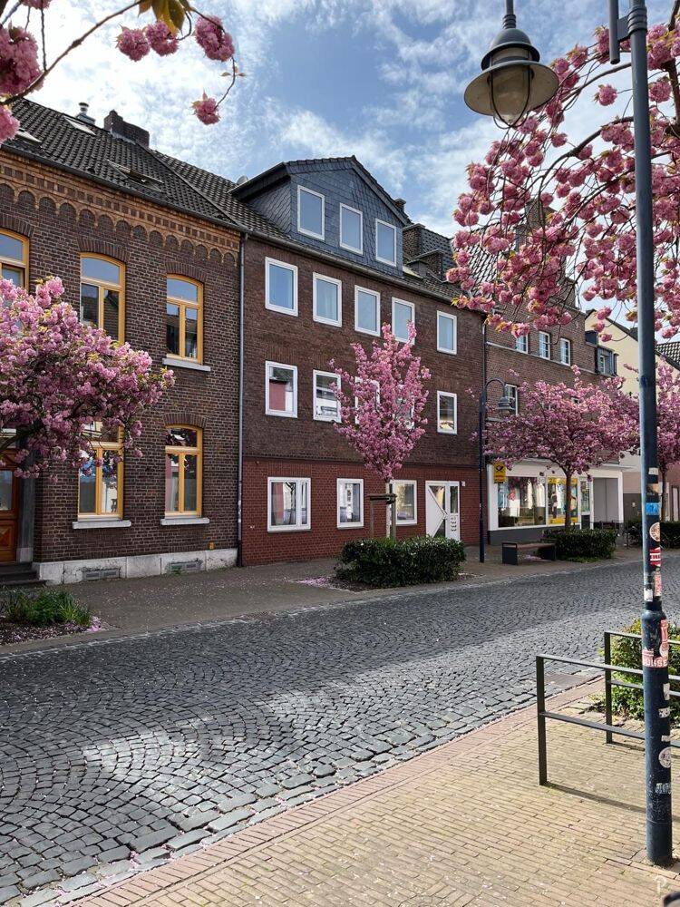 Geschmackvolle 3- Zimmer-Wohnung im Dachgeschoss in zentraler Lage von Meerbusch-Osterath, 40670 Meerbusch