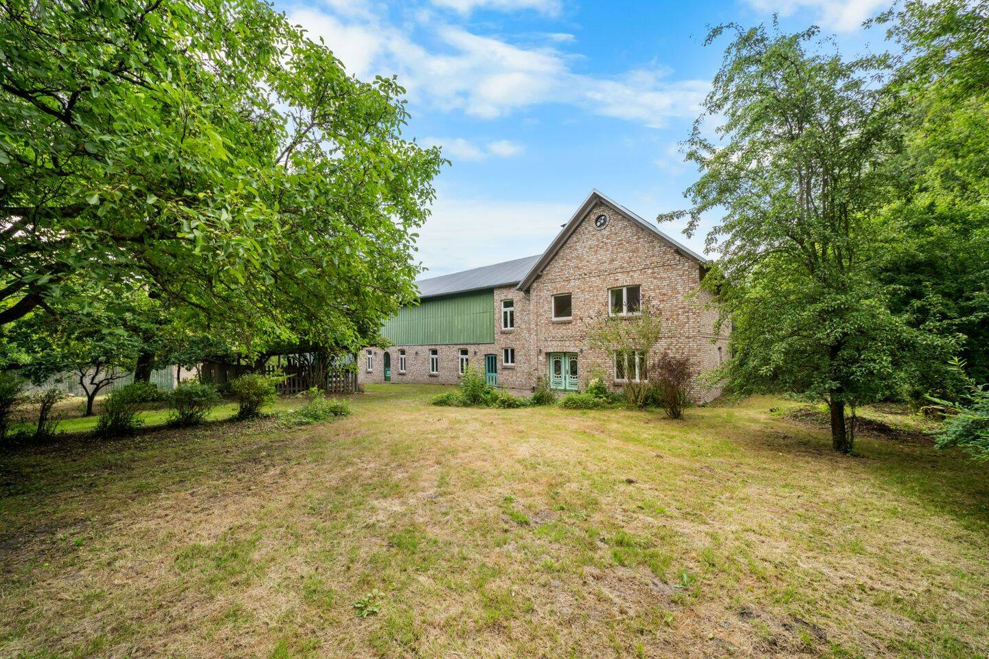 Seltene Alleinlage am Waldrand – Bauernhaus, Ausbaureserve & große Scheune auf 4.107 m² Eigenland, 24568 Kattendorf