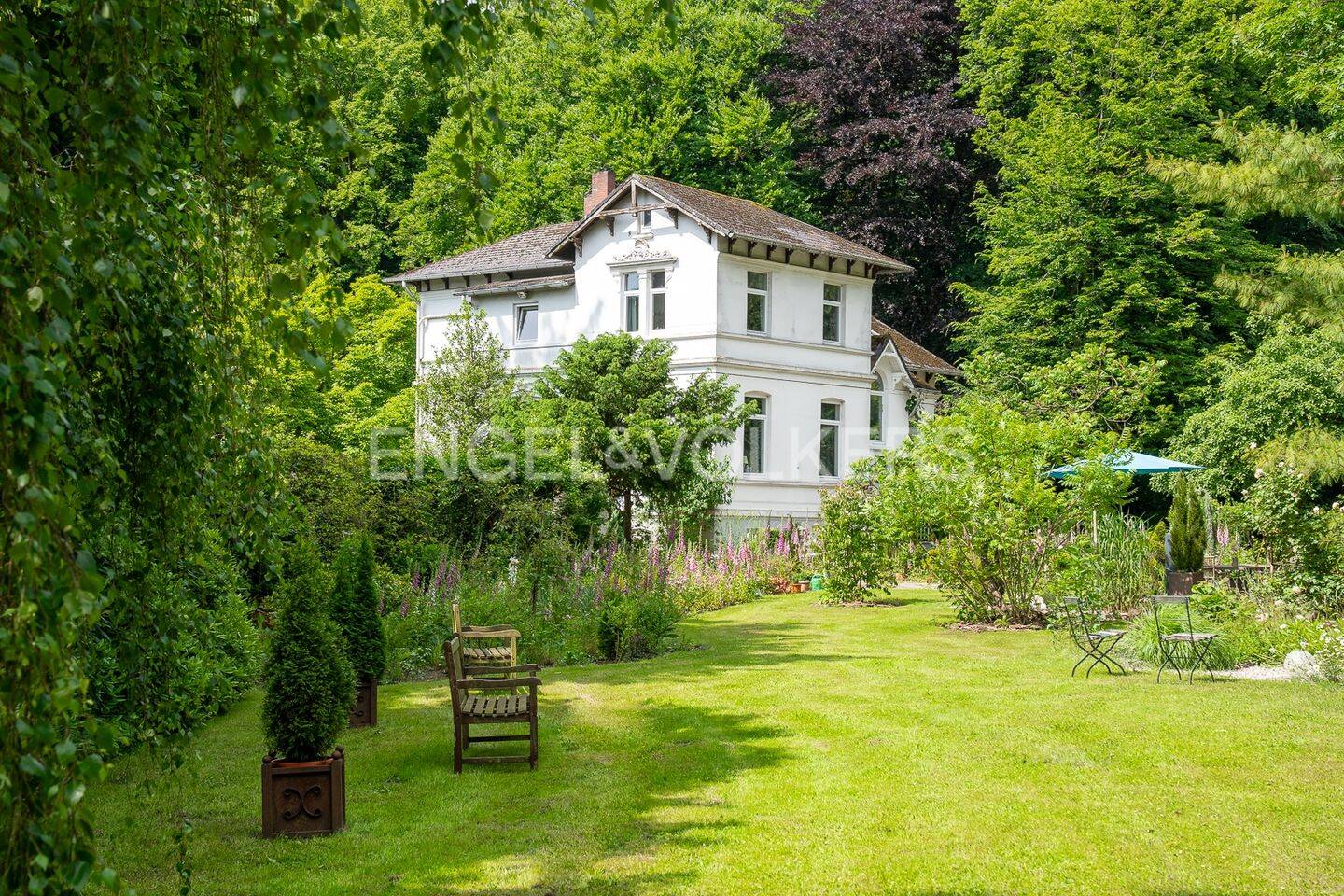 Historische Villa auf Parkgrundstück mit eigenem See, 24640 Schmalfeld