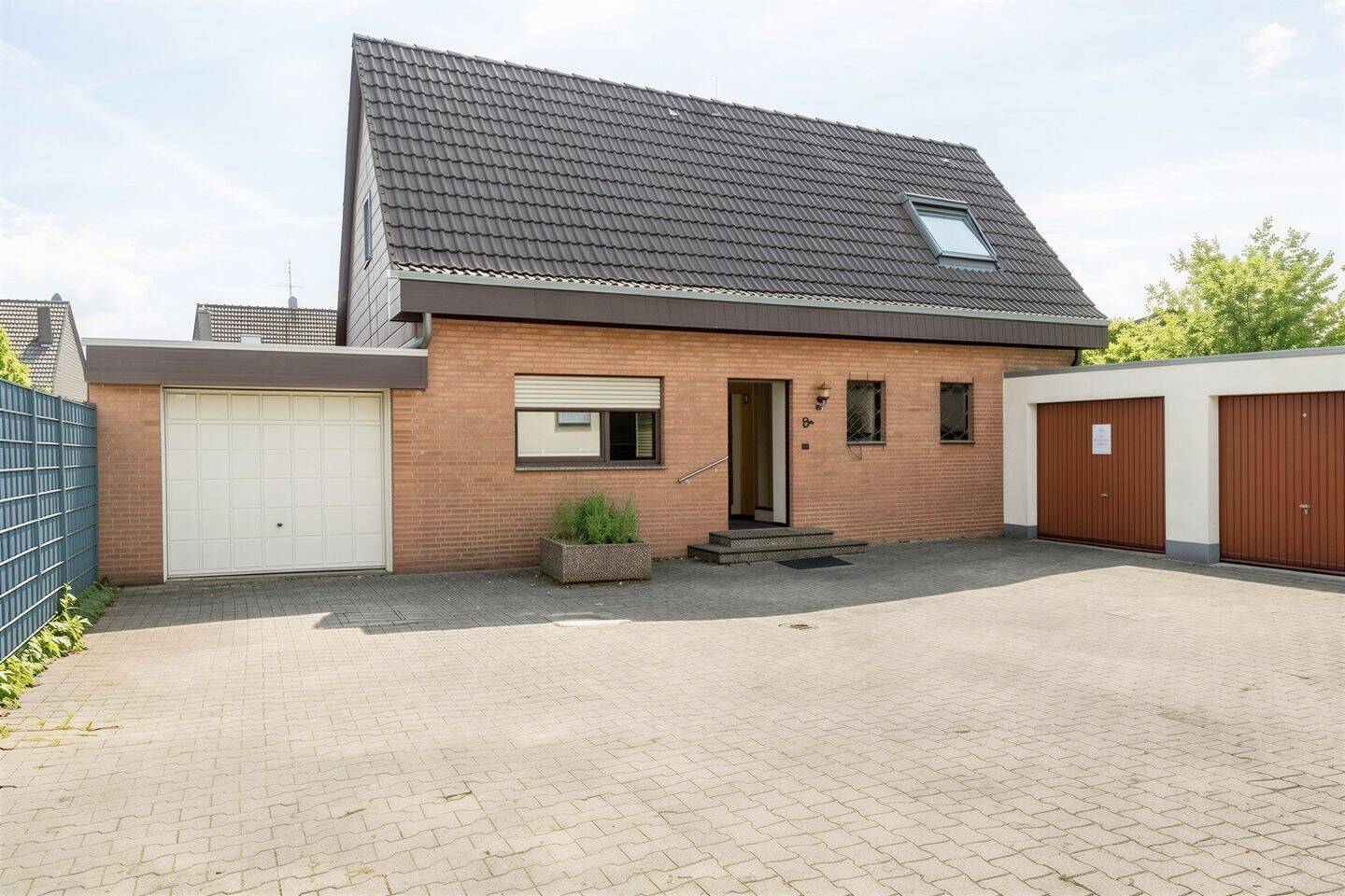 Freistehendes EFH, 181 m² auf 521 m² – bezugsfrei mit Sanierungs-Potenzial, 41238 Mönchengladbach