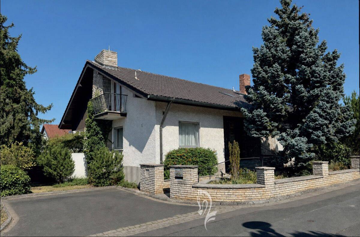Viel Platz für die Familie – großzügiges Haus mit Garten und Ausbaupotenzial im UG, 97246 Eibelstadt
