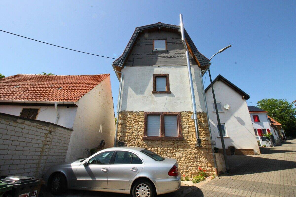 **OFFENES BIETERVERFAHREN! – Traumhaft saniertes Einfamilienhaus mit Kamin, Schreinerhalle & großem Potenzial**, 67308 Rüssingen