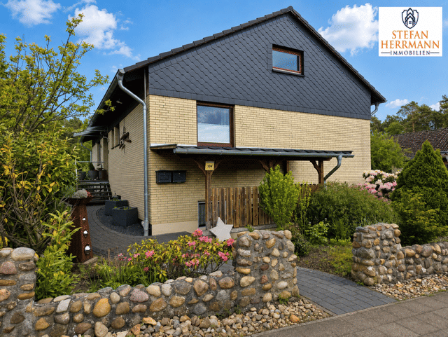 Modernisiertes Einfamilienhaus mit 2 Wohneinheiten, PV-Anlage & 841 m² Grundstück in 29328 Faßberg, 29328 Faßberg